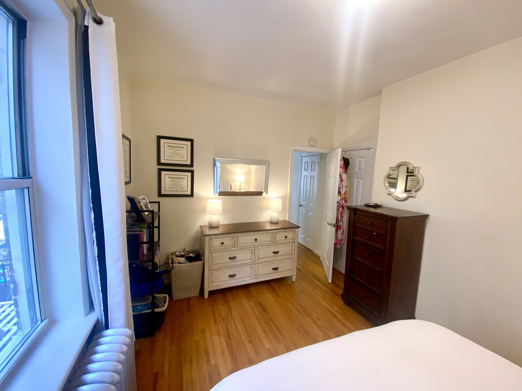 West 10th Street - Photo 3