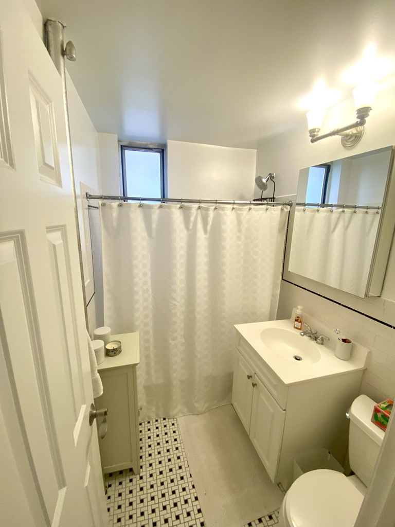 West 10th Street - Photo 9