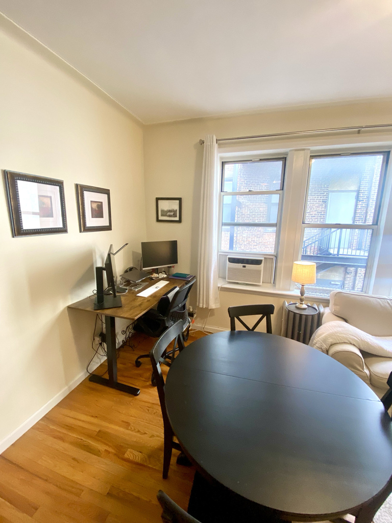 West 10th Street - Photo 5