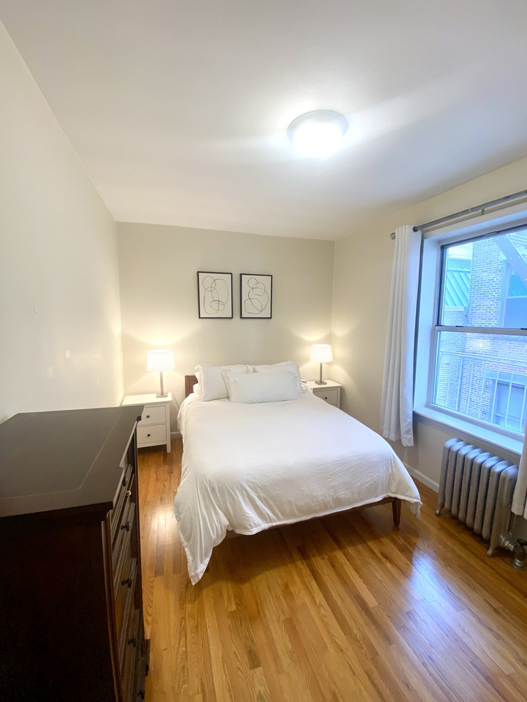 West 10th Street - Photo 2