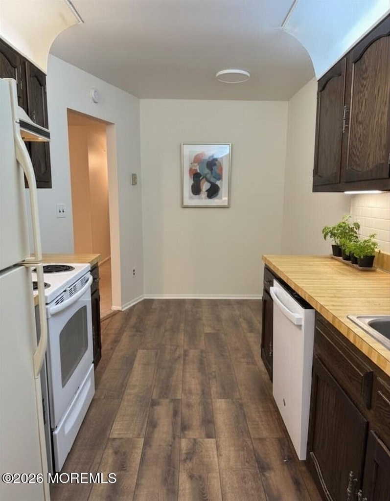 238 Medford Court - Photo 13