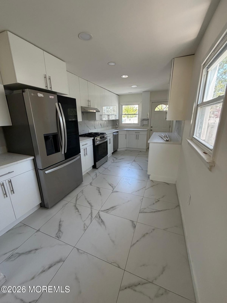 24 Berger Avenue - Photo 3