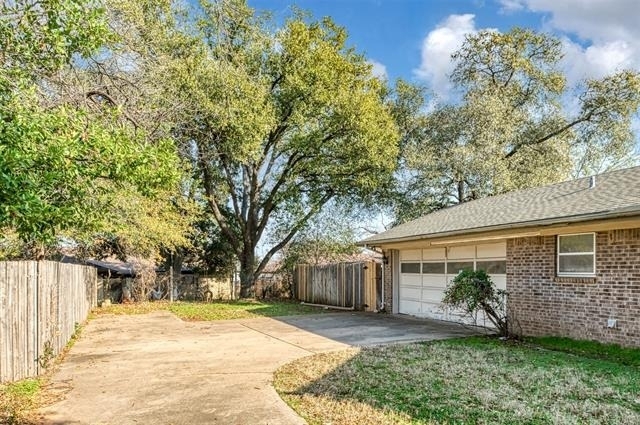 1605 Arrowhead - Photo 3