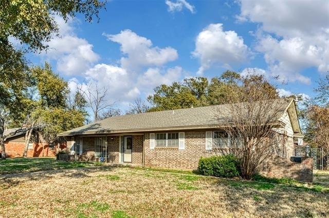 1605 Arrowhead - Photo 1