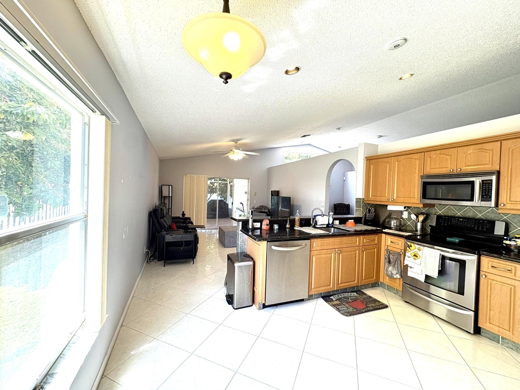 3771 Newport Avenue - Photo 10