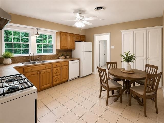 2708 Hunter Street - Photo 2