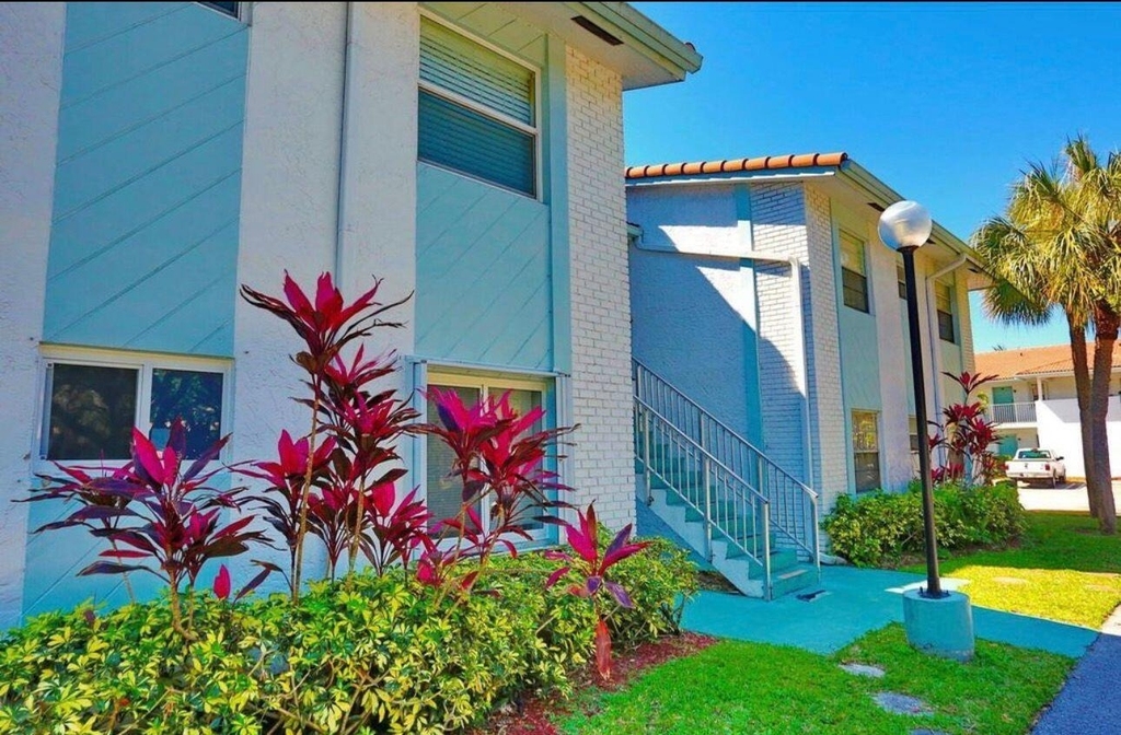 2730 Forest Hills Boulevard - Photo 2