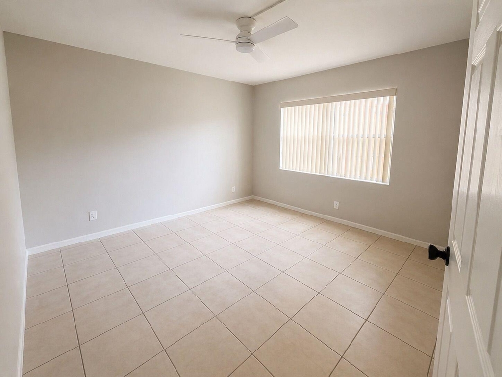 2730 Forest Hills Boulevard - Photo 16