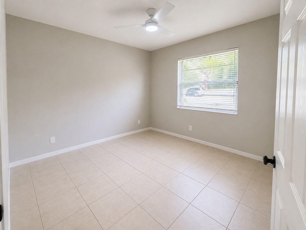 2730 Forest Hills Boulevard - Photo 10