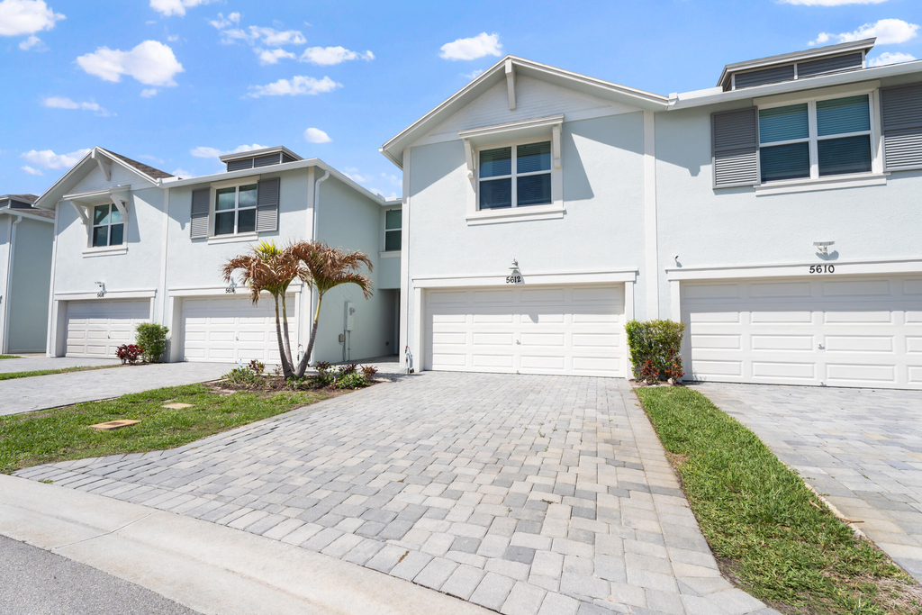 5612 Se Edgewater Circle - Photo 2