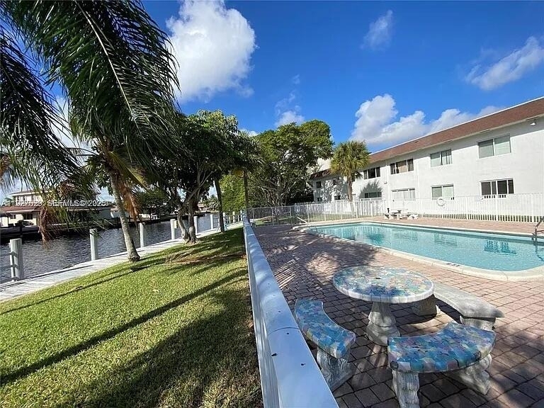 151 Se 6th Avenue - Photo 1