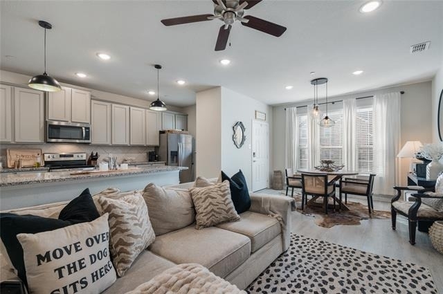 2212 Davenport Drive - Photo 3