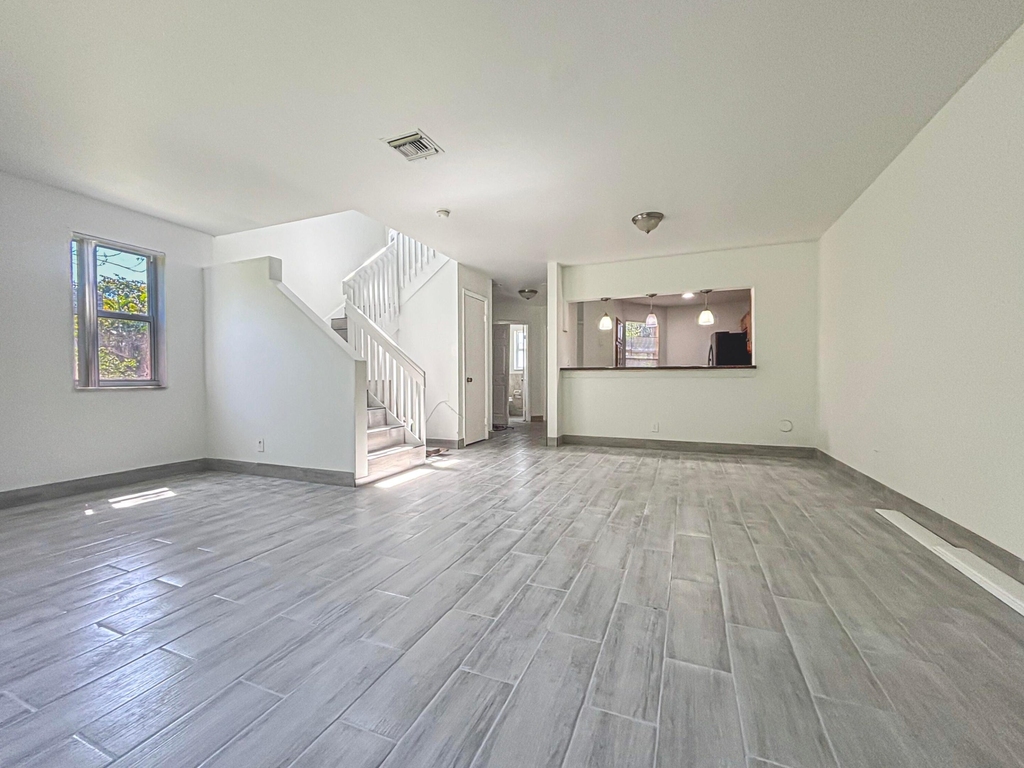 11401 Nw 45th Street - Photo 7