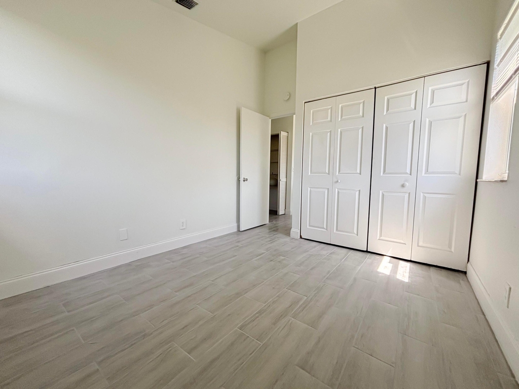 11401 Nw 45th Street - Photo 12