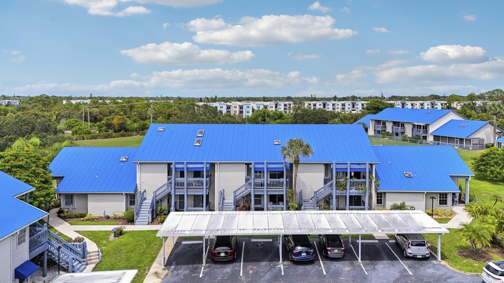 1637 Ne Nautical Place - Photo 1