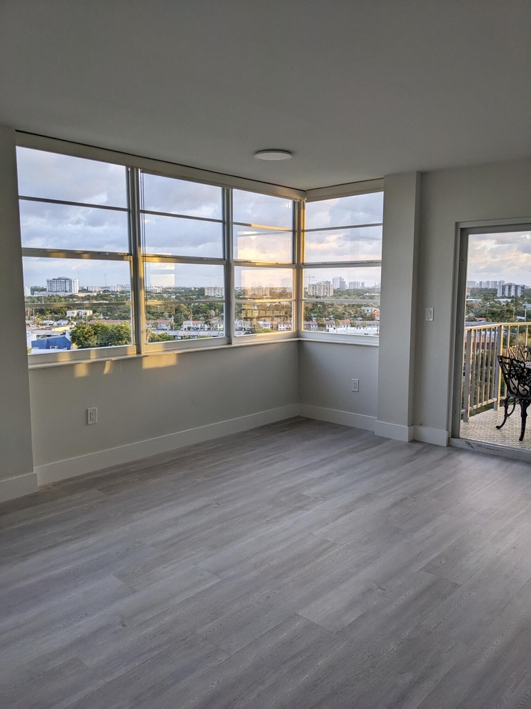 11930 N Bayshore Drive - Photo 3