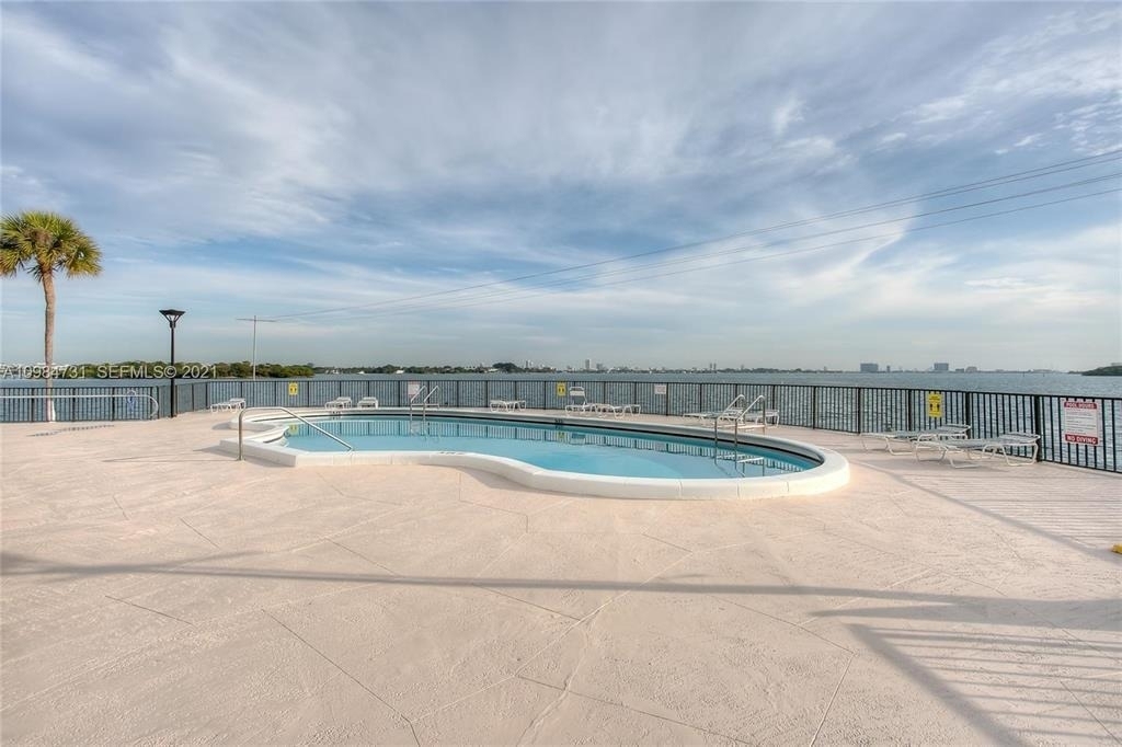 11930 N Bayshore Drive - Photo 12