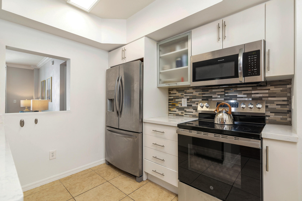 600 S Dixie Highway - Photo 2