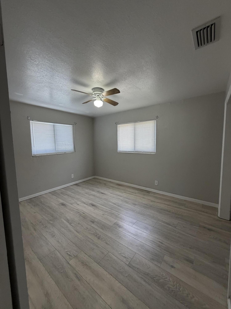 716 22nd Street - Photo 5