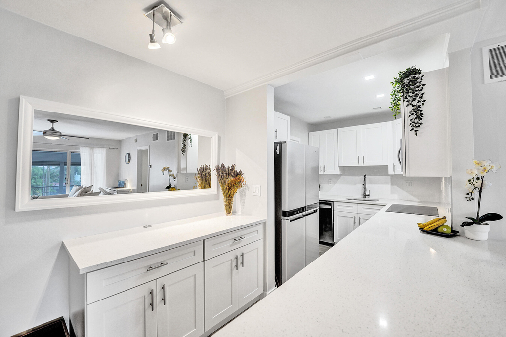 3040 Ne 16th Avenue - Photo 3