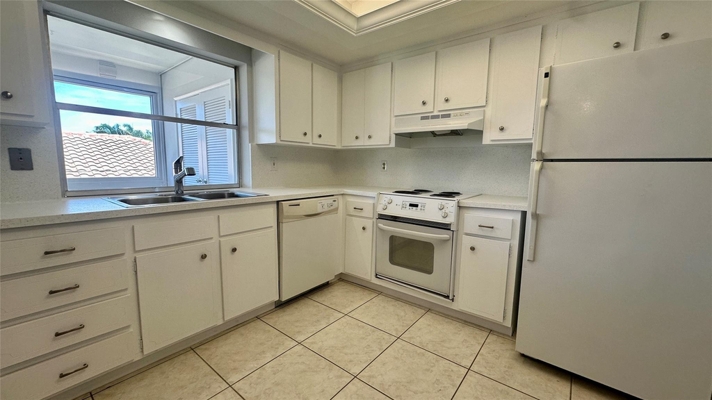 1900 Ne 29th Street - Photo 1