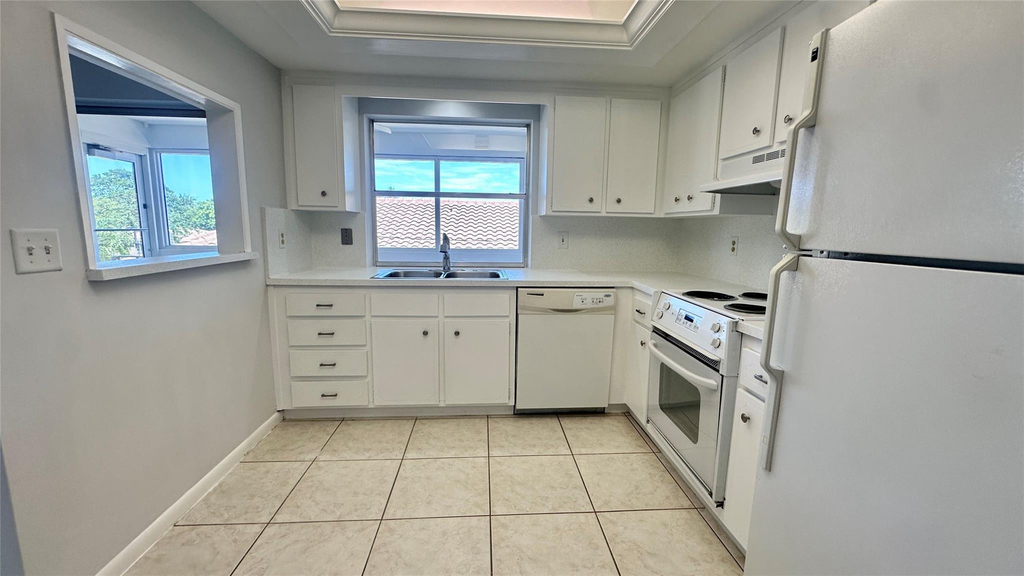 1900 Ne 29th Street - Photo 2
