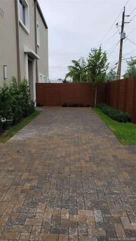 682 Ne 43rd Street - Photo 23