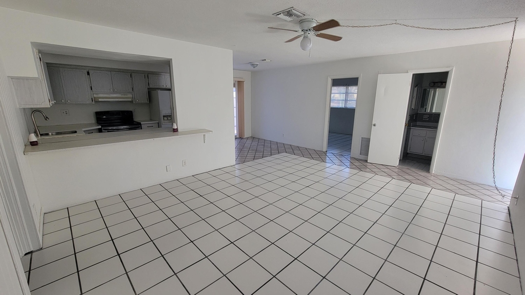 1927 Lincoln Street - Photo 1