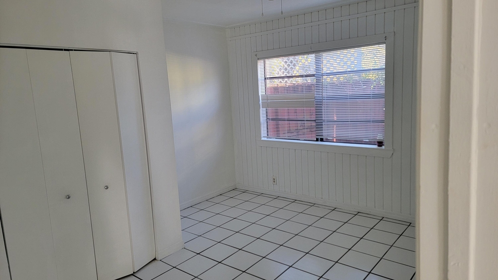 1927 Lincoln Street - Photo 10