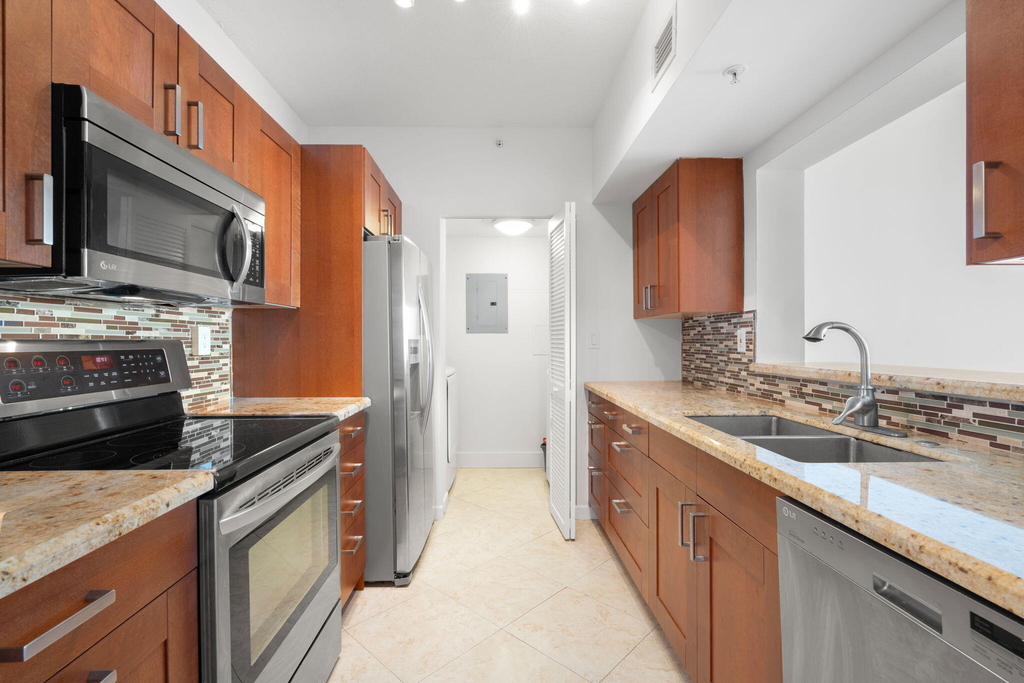 3020 Ne 32nd Avenue - Photo 3