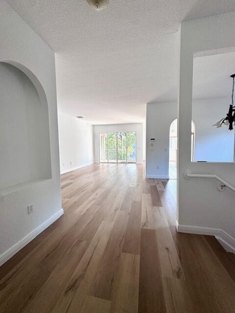7842 Exeter Boulevard E - Photo 5