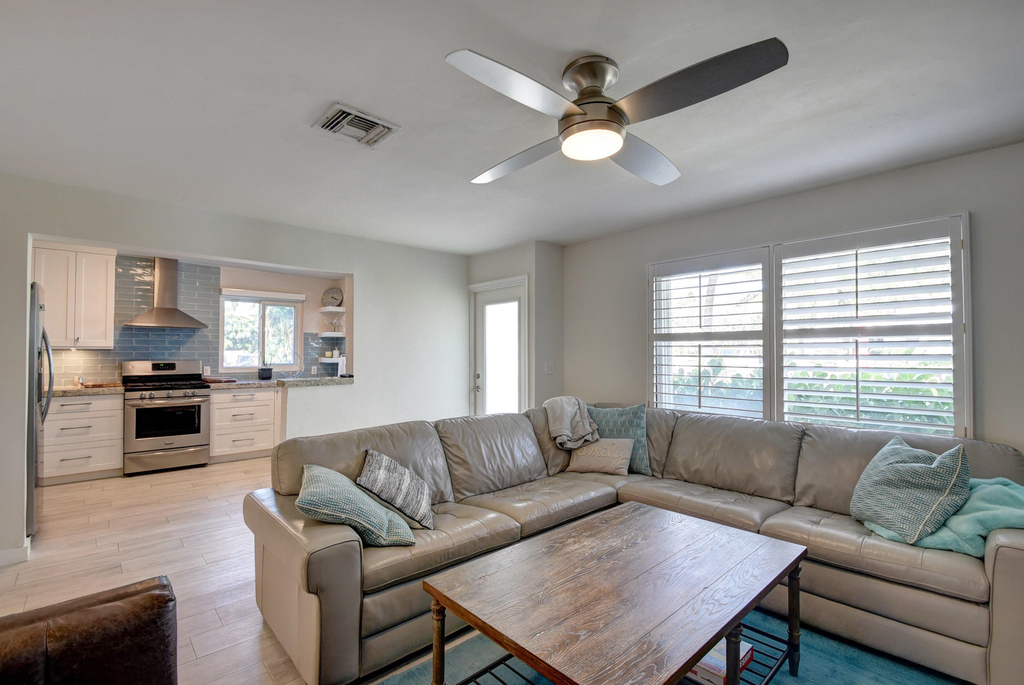 1020 Casuarina Road - Photo 4