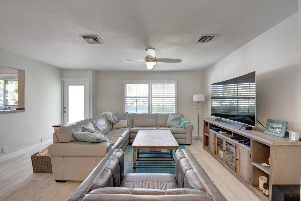 1020 Casuarina Road - Photo 3