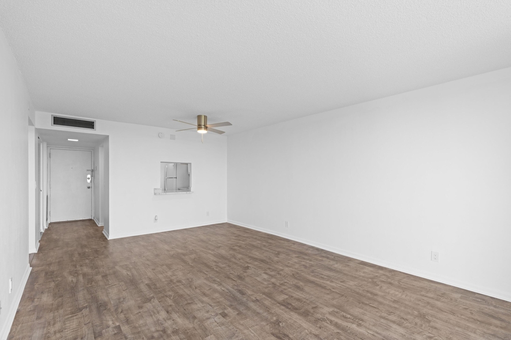 470 Executive Center Drive - Photo 3