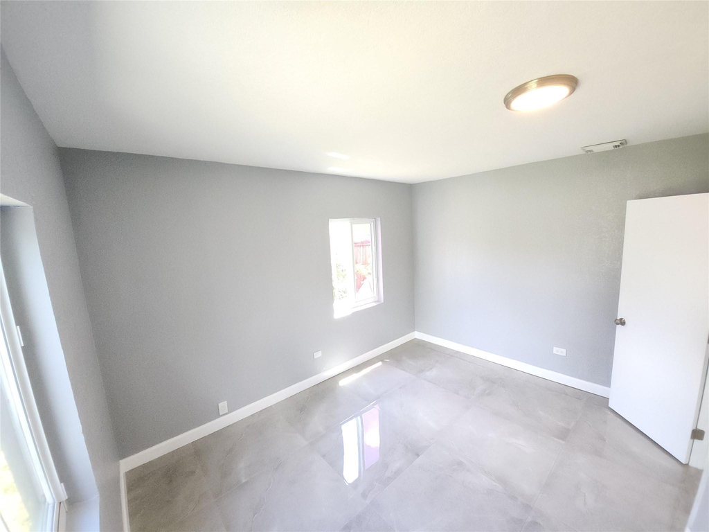 1766 Ne 181st Street - Photo 4