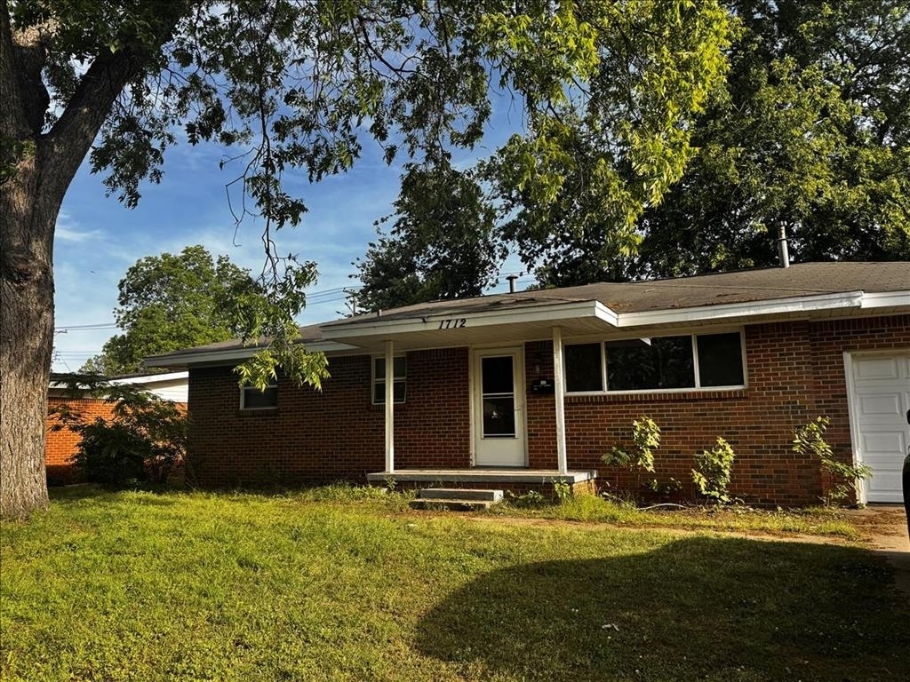 1712 W Boyd Street - Photo 1