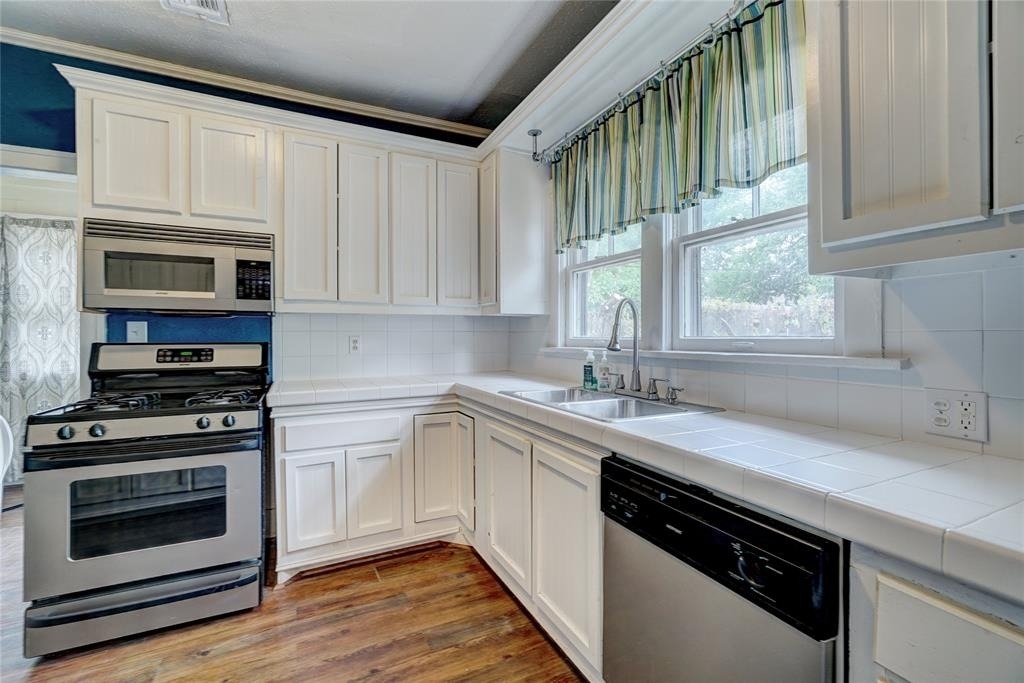 3711 N Military Avenue - Photo 11
