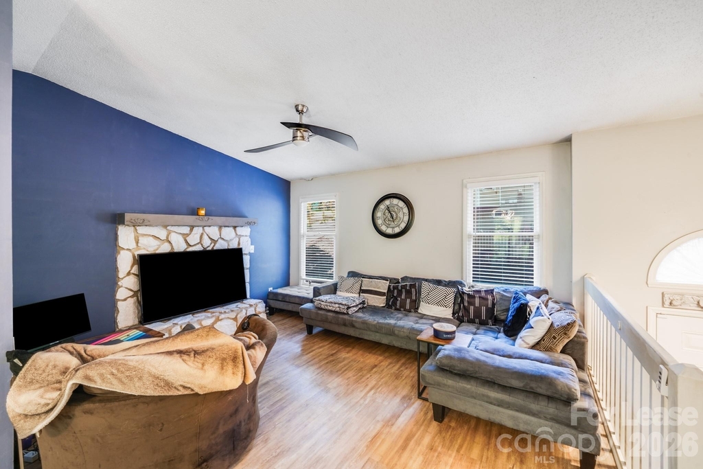 2116 Bon Villa Way - Photo 5