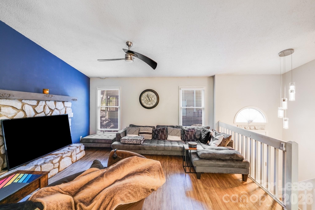 2116 Bon Villa Way - Photo 4