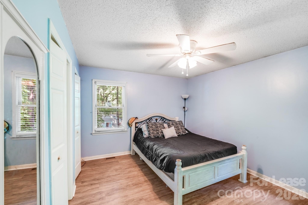 2116 Bon Villa Way - Photo 11