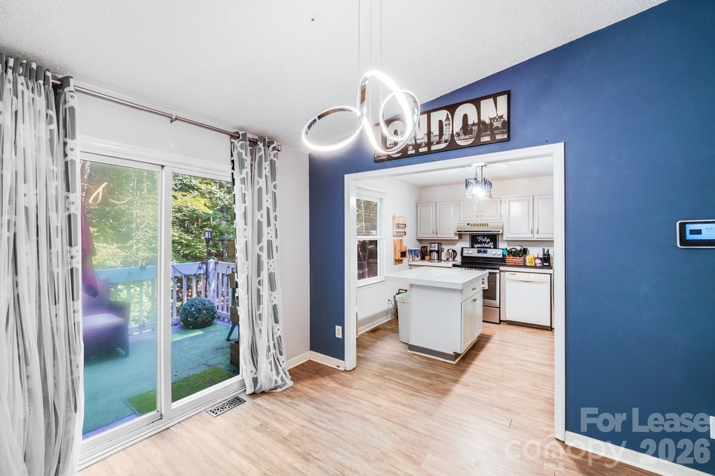 2116 Bon Villa Way - Photo 8