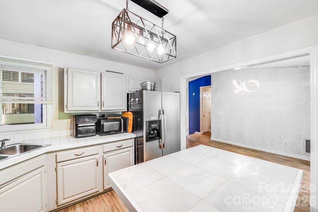 2116 Bon Villa Way - Photo 10