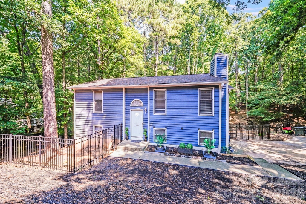 2116 Bon Villa Way - Photo 0