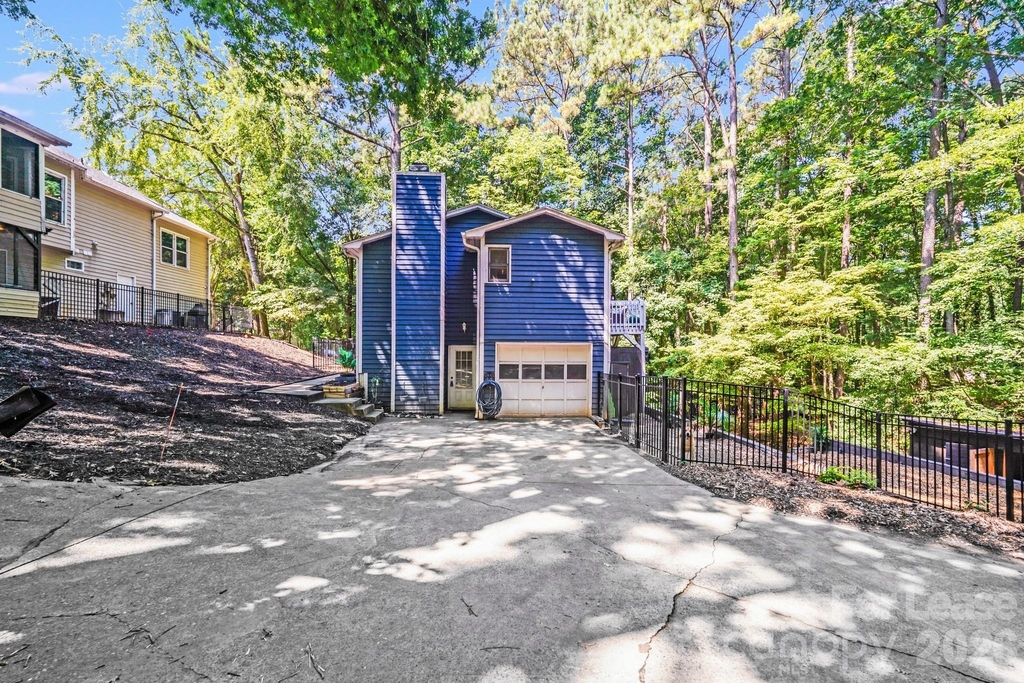 2116 Bon Villa Way - Photo 3