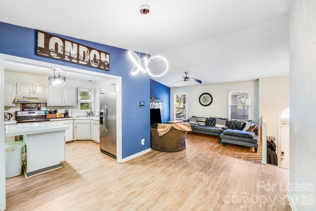 2116 Bon Villa Way - Photo 6
