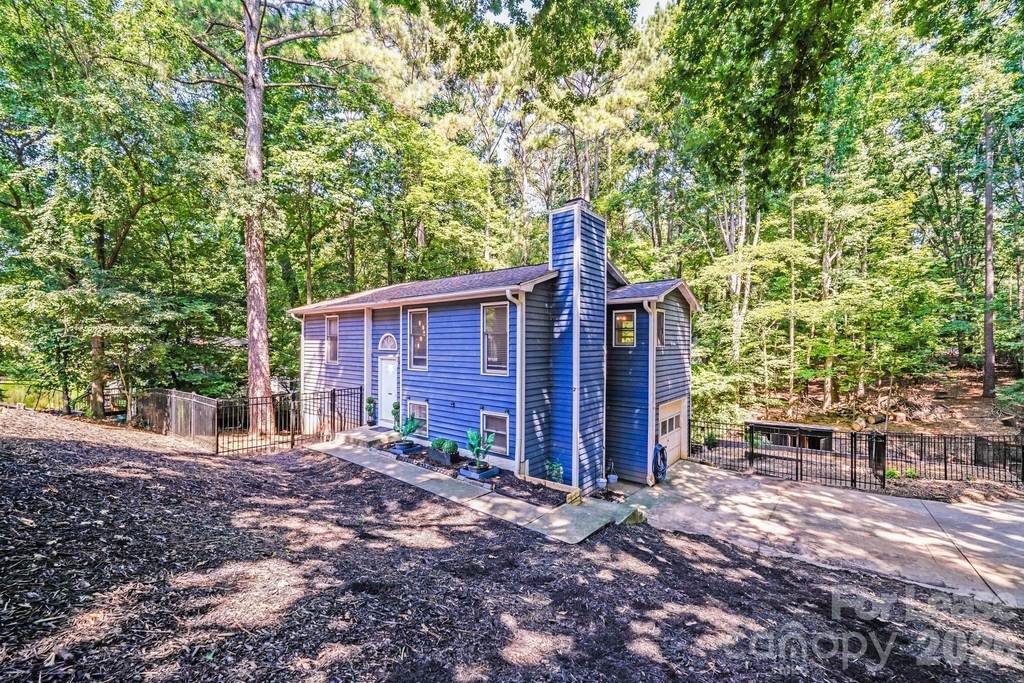 2116 Bon Villa Way - Photo 1