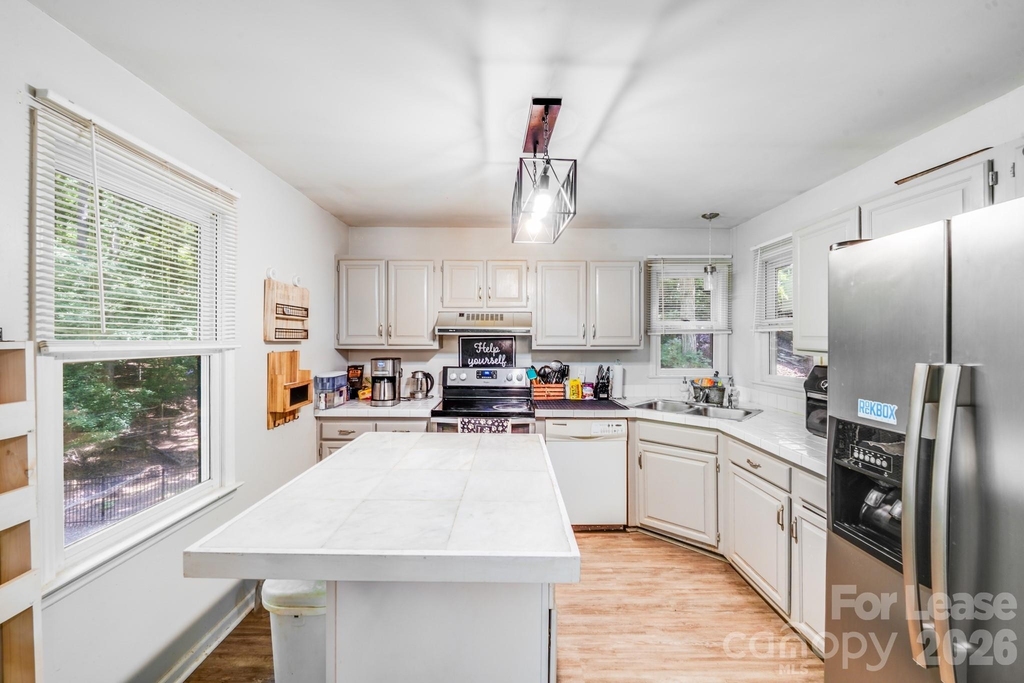 2116 Bon Villa Way - Photo 9