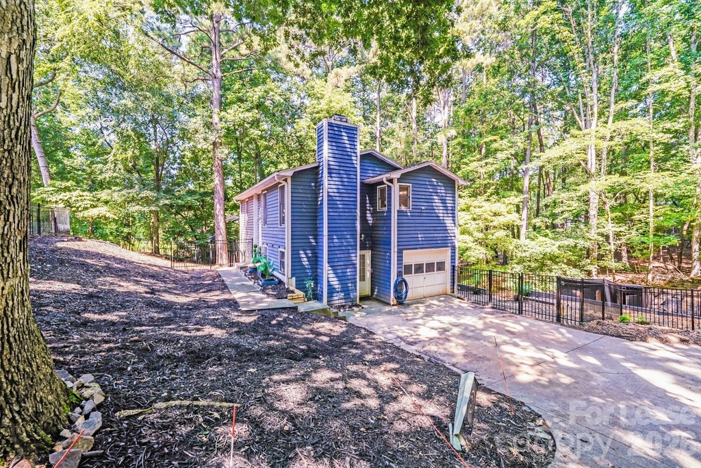 2116 Bon Villa Way - Photo 2