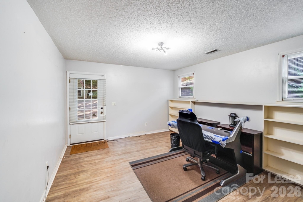 2116 Bon Villa Way - Photo 15