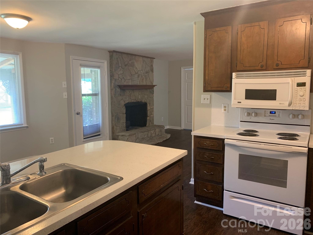 2995 Wonderland Lane - Photo 4